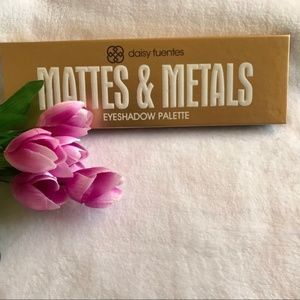 🌺 Daisy Fuentes Eyeshadow Palette New 🌺